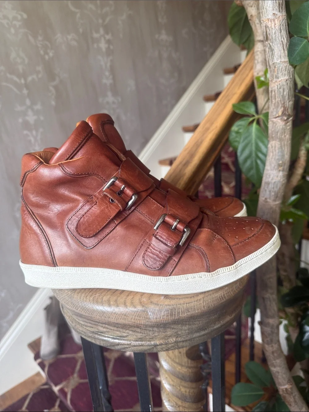 GSQUARED2 high top sneakers very good condition, euro 40 1/2 made in Italy.